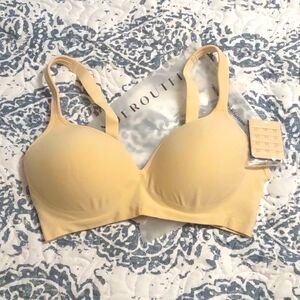 UnderOutfit Comfort Shaping Lift with Adjustable Straps - Sand